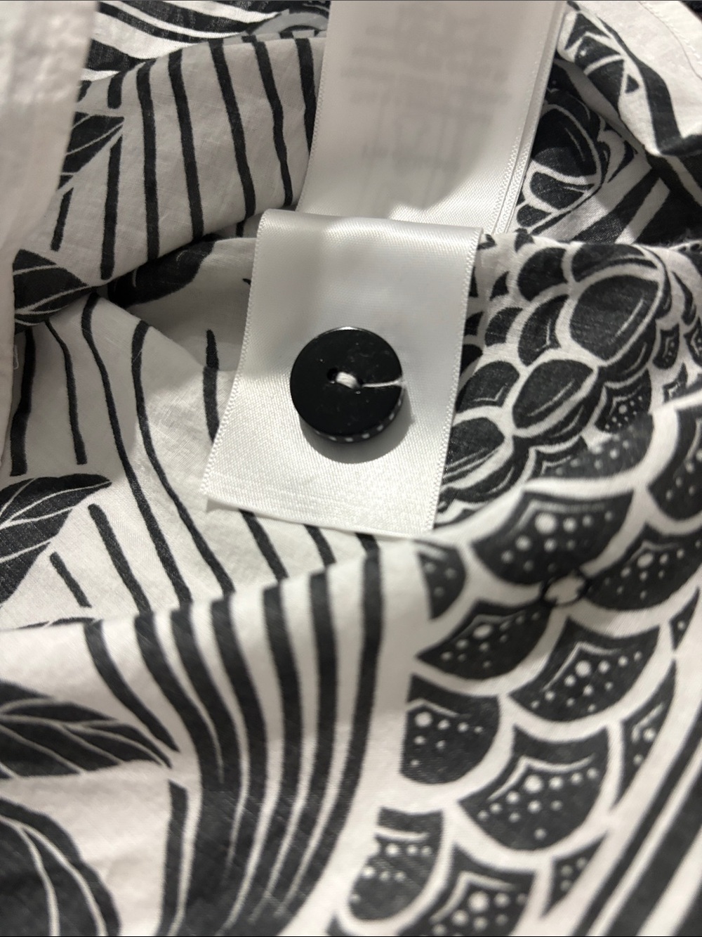 FARM Rio Black & White Printed Puff-Sleeve Peasant Blouse - Picture 9 of 11